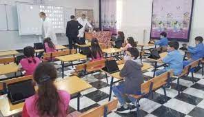 بلعابد: عملية توزيع الألواح الالكترونية على المدارس 