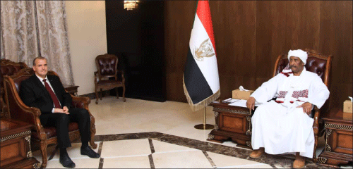 الرئيس تبون يوجه دعوة لرئيس مجلس السيادة الانتقالي السوداني للمشاركة في القمة العربية 