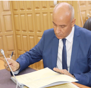 فيما اعتبر المغادِر حصيلته بالثـرية: والي أم البواقي الجديد يتعهد بدفع حركية التنمية 