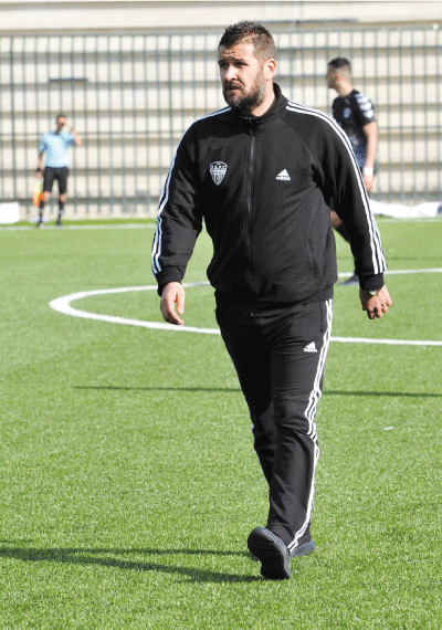 مدرب اتحاد الفوبور بلطرش للنصر: الإنجاز التاريخي وراء الاحتفاظ بـ 14 لاعبا