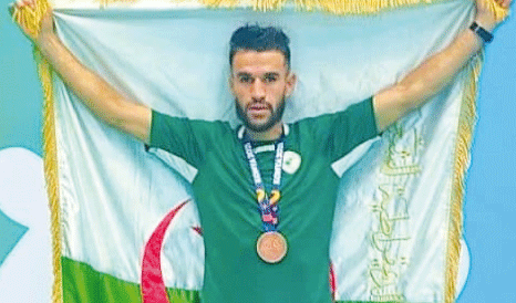 البطل الإفريقي في رياضة الكيك بوكسينغ أحمد يحيى للنصر