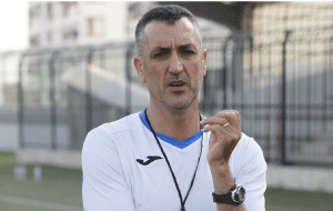 يعوض مغادرة زلاي: نجم بني والبان يبحث عن حارس وينتظر رد 