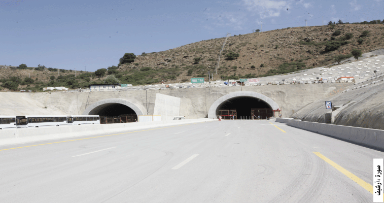 الجزائرية للطرق السيارة تعمل على تسليم الجزء الأيسر في غضون 2023 : نسبــــة إعـــادة إنجاز نفق جبـل الوحش تتــــجاوز 64 بالمئــــــة