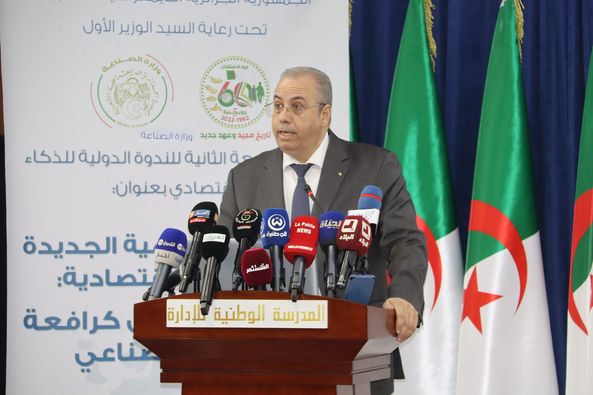 زغدار يؤكد  انتهاج سياسة التنويع الاقتصادي: إنشاء خلايا اليقظة الإستراتيجية بالمجمعات الصناعية