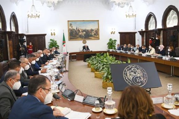 مجلس الوزراء: تمديد عطلة عيدي الفطر والأضحى إلى ثلاثة أيام مدفوعة الأجر
