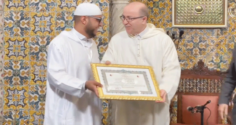 جائزة الجزائر لحفظ القرآن الكريم وإحياء التراث الإسلامي: الوزير الأول يشرف على حفل تكريم الفائزين 