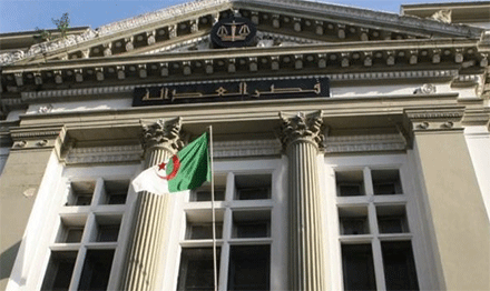 رفع راية غير الراية الوطنية: قاضي التحقيق لدى محكمة سيدي أمحمد يودع 16 شخصا الحبس المؤقت