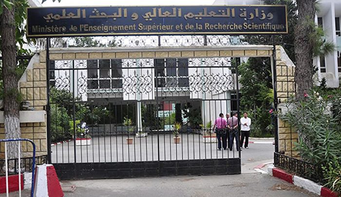 تعزيز التربصات التطبيقية واستحداث دفتر لمتابعة تكوين طلبة الطب