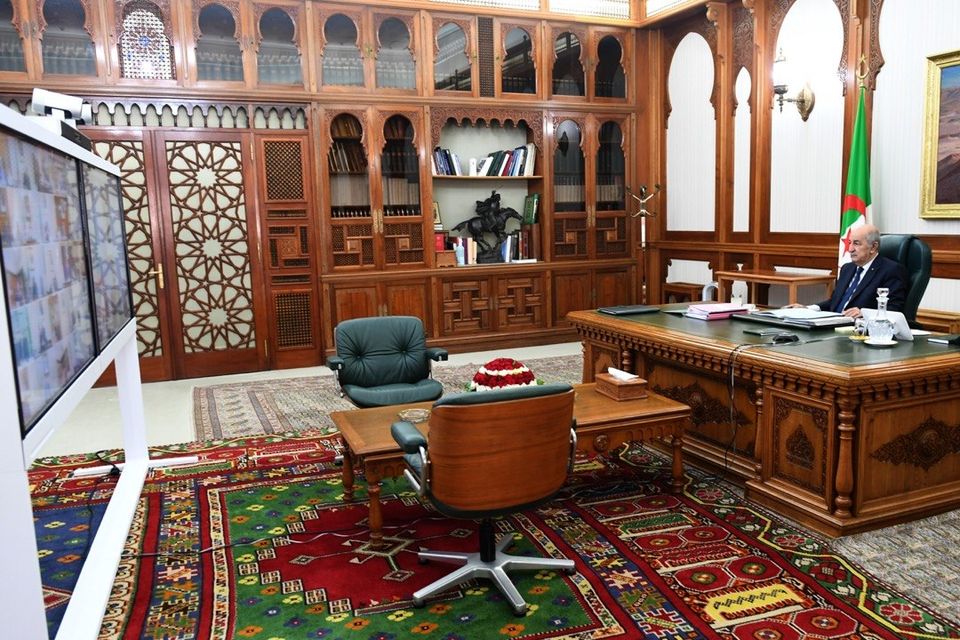 رئيس الجمهورية يترأس اجتماعا لمجلس الوزراء
