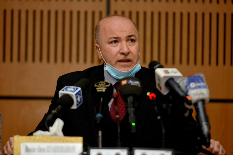 الوزير الأول يؤكد على  ضرورة إعادة النظر في المنظومة التربوية لإعطاء اهتمام أكبر لتاريخ الجزائر