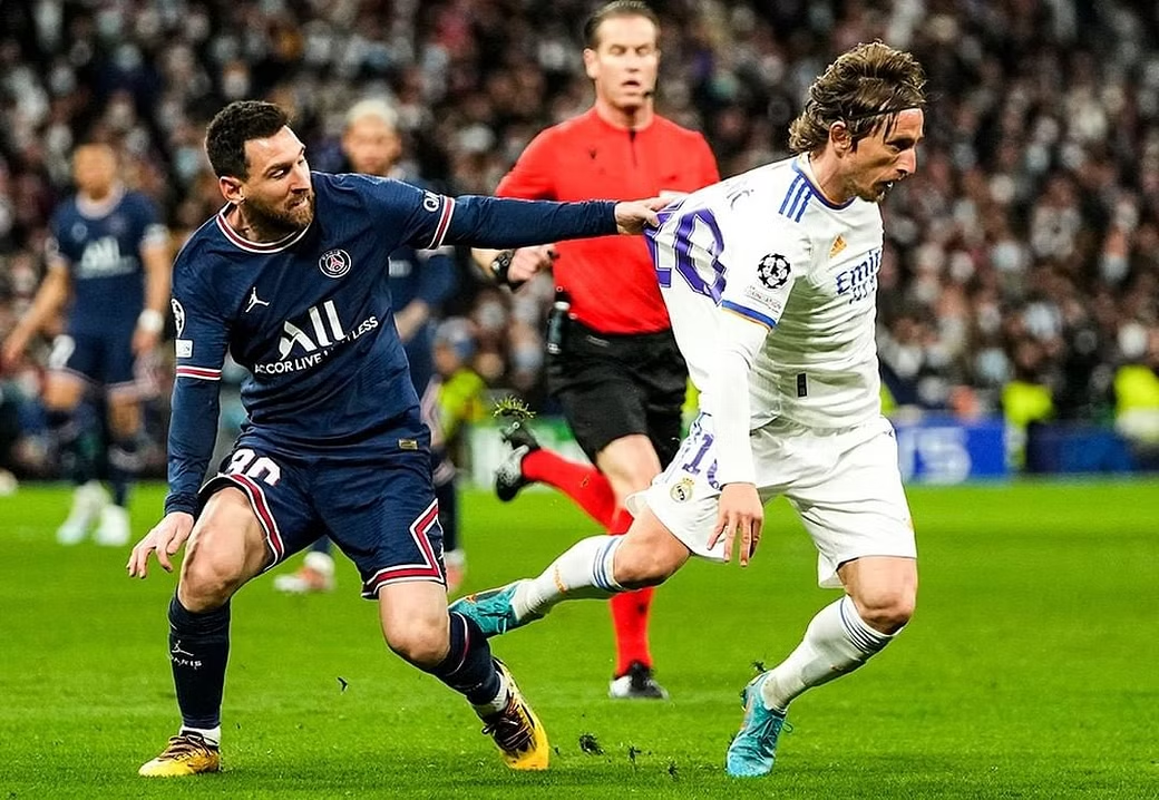 ميسي وبن زيمة ومودريتش أبرز المرشحين للانتقال مجانا في صيف 2023