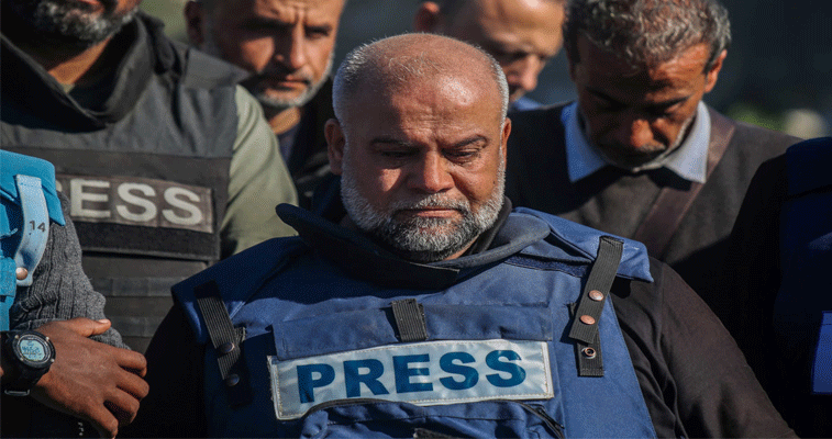 الرئيس تبون يعزي في استشهاد الصحفي حمزة وائل الدحدوح ويؤكد: استهداف الأطقم الإعلامية انتهاك صارخ للقانون الدولي