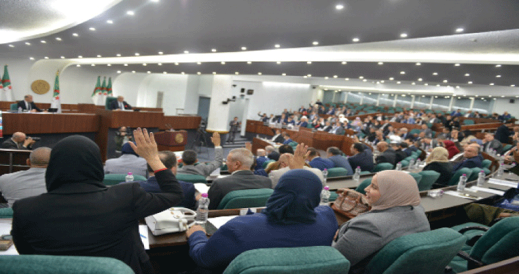 النواب يصادقون على مشروع قانون العقوبات: الحبس لكل من يقــــوم بفعل أو لفظ خـــادش للحيــــاء في مكان عمــومــي