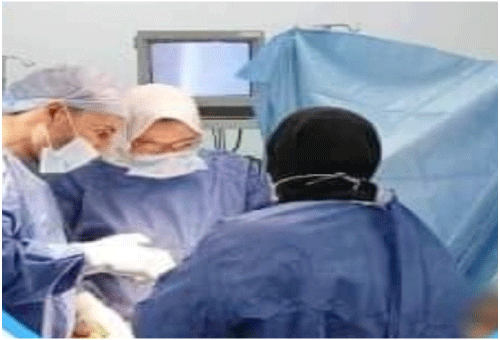 مستشفى عقبي بقالمة: فريـق طبي مـن مستشـفى بن عكنـون يجـري عمليـات جراحيـة