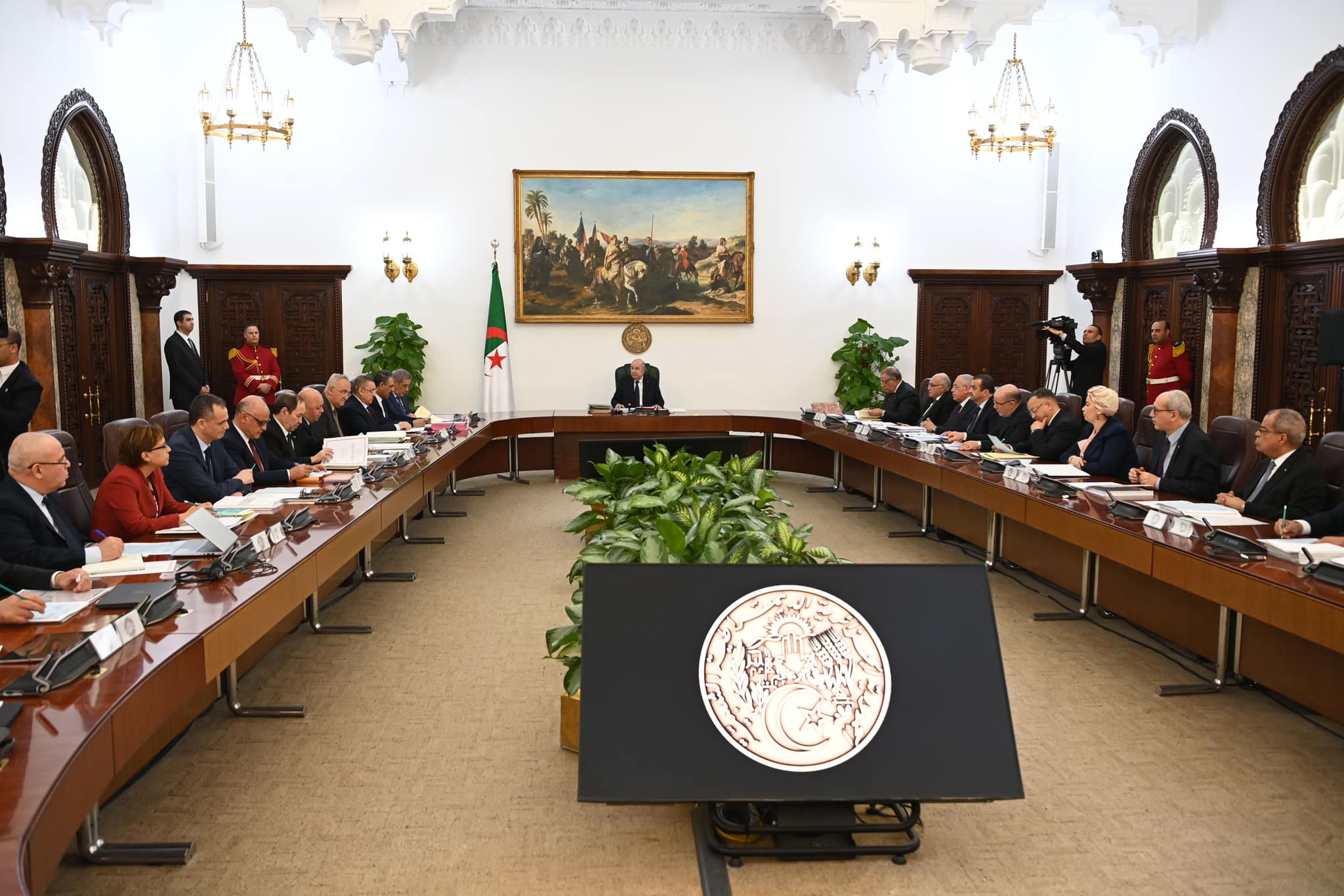 الرئيس تبون يؤكد أن تقوية اللّحمة الوطنية في صلب الأولويات: الدولــة عازمـة على مواصلـة الفعــل التنمــوي
