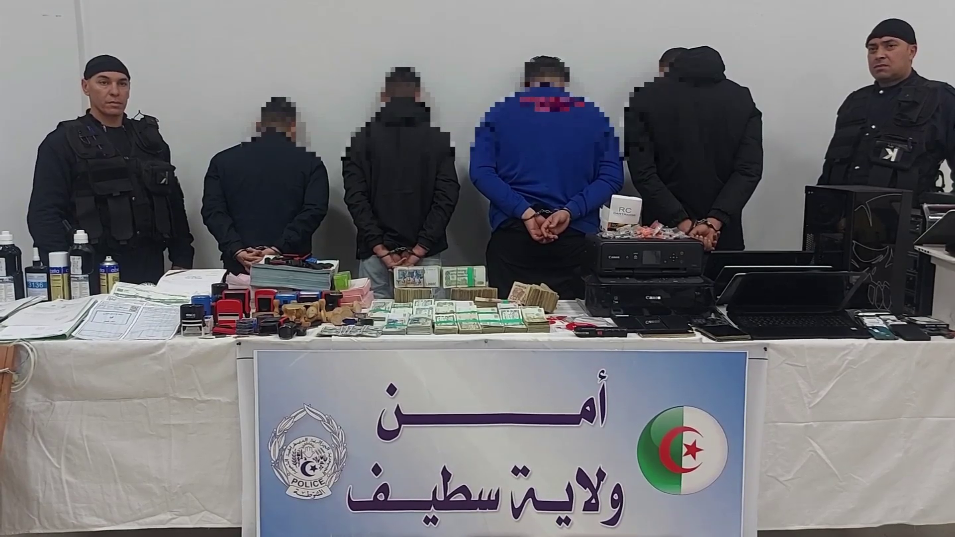 سطيف: الإطاحة بشبكة تقليد أختام الدولة وتزوير الوثائق واسترجاع أزيد من مليار سنتيم 