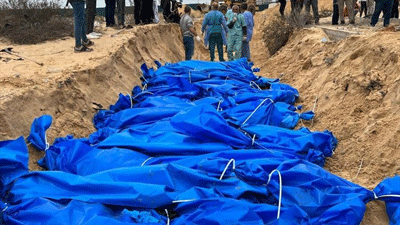 تجاوز عددها 140 مقبرة : جيش الاحتلال دفن مئات الشهداء في مقابر جماعية بغزة