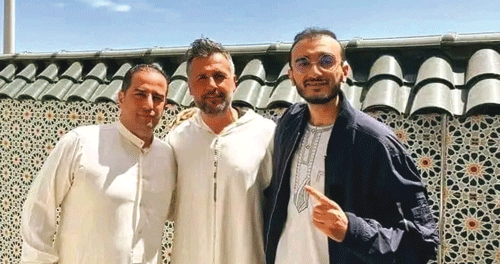 مدرب مولودية الجزائر يعتنق الإسلام