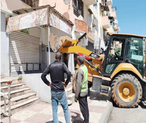 حي 460 مسكنا بعلي منجلي: إزالة التوسعات الفوضوية من الشارع الرئيسي 