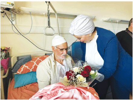 وزير الثقافة اطمأنت عليه: تحسن الوضع الصحي للفنان عبد الحميد بوزاهر