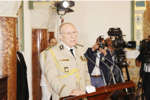   الفريق أول يشيد بالدعم الذي يقدمه رئيس الجمهورية للجيش: نحـــو  كسب رهــــان تطويــــر قواتنــــا المسلحة والارتقــــاء بقدراتهــــــا القتاليــــــــة