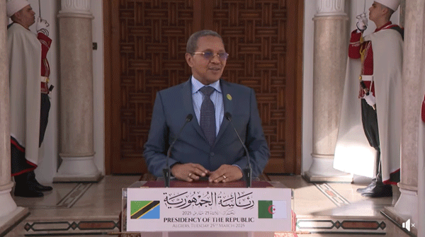 الرئيس التنزاني الأسبق عقب استقباله من الرئيس تبون: الرئيسة صولوحو ترغب في تعزيز العلاقات الممتازة مع الجزائر 