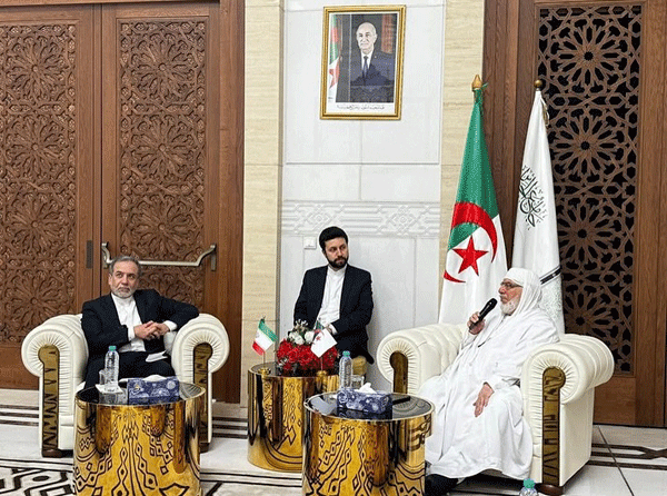 عبر عن إعجابه بهذا الصرح و نوه برسالته الحضارية والدينية: وزير الخارجية الإيراني يزور جامع الجزائر 