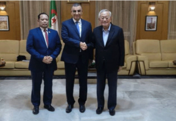 سفير ماليزيا ورئيس مجمع 