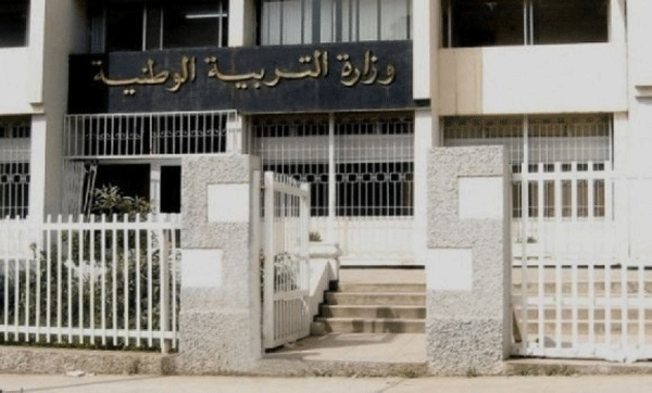 وزارة التربية الوطنية تشيد و تؤكد: الحملة الوطنية «لا لتمزيق الكراريس» شهــــــدت تجاوبــــــا واسعـــــــا 