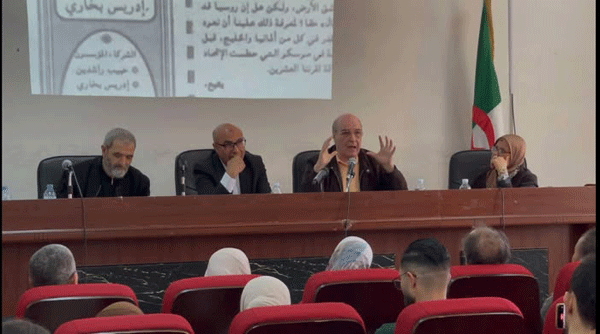 متدخلون في ندوة علمية بجامعة وهران 1 : الصحافة الوطنية ملزمة بلعب أدوار جديدة في عالم متحوّل