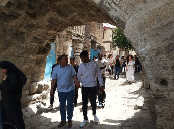 تحضيرا لتجسيد أبحاث حول تراث المنطقة: وفــــد علمــــي يـــزور المعالـــم الأثريـــة بالمدينــــة القديمـــــــة بميلــــــــة
