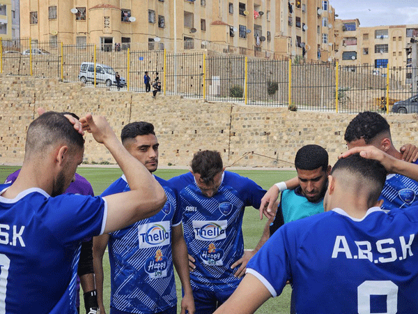 بمناسبة الارتقاء للجهوي الأول: والي أولاد جلال يكرّم أمل سيدي خالد