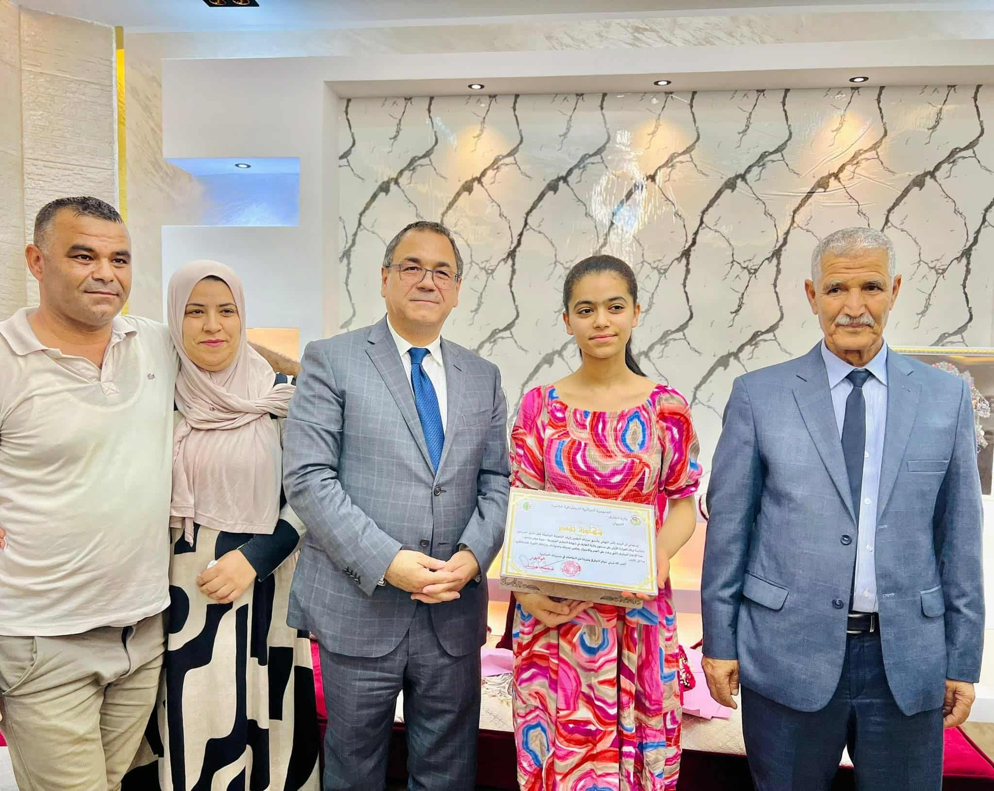 الطارف: الوالي يزور صاحبة المرتبة أولى ولائيا في البيام 