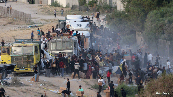 يستهدفون من قبل جيش الاحتلال الصهيوني بغزة: عشرات الفلسطينيين يستشهدون يوميا عند نقاط توزيع المســاعدات 