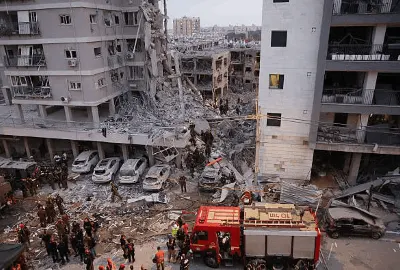  استهدفت مواقع إستراتيجية وأثارت حالة هلع: الصواريخ الإيرانيــــة تخلّـف دمـــارًا هائـلًا في تـل أبيــب