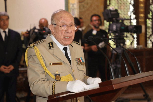 الفريق أول شنقريحة يهنئ مستخدمي الجيش بعيد الاستقلال و يؤكد: يجب التحلي بأعلى درجات اليقظة والحيطة والحذر 