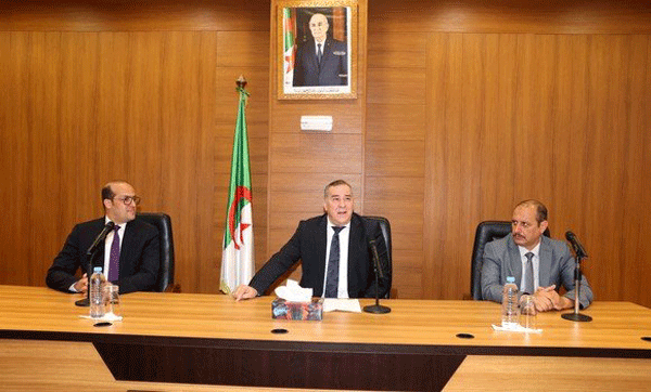 وزير الاتصال يشرف على تنصيب الأمين العام الجديد للوزارة