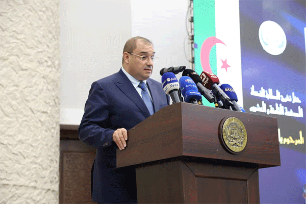 وزير العدل في حفل تخرج الطلبة بمدرسة القضاء بالقليعة: استقــلال القــاضي يبدأ من ضميــره