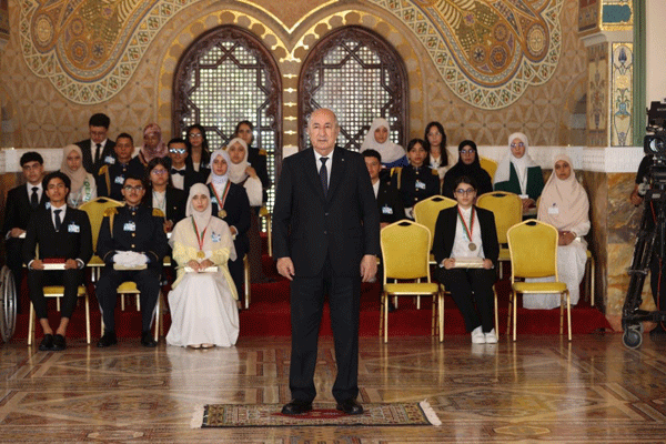  في حفل احتضنه قصر الشعب بالعاصمة: الرئيس تبـــــــون يكـــــــرم نوابــــــغ الجـــزائـــــــر