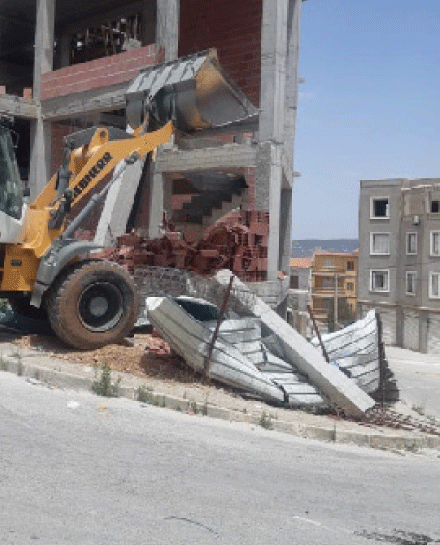 شيدت دون ترخيص بتحصيصين بمندوبية زواغي: هـــــــدم بنايـــــات فوضويــــة من طوابق بقسنطينــــــــــــة