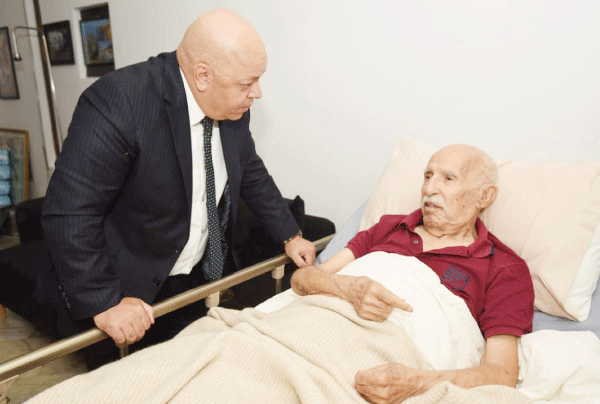  للاطمئنان على وضعيته الصحية: ربيقة يزور المجاهد رابح زراري المدعو «الرائد عز الدين» 