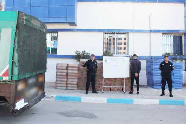 ضبطت في شاحنة قادمة من ولاية مجاورة: حجز أكثر من 75 ألف وحدة من الشمة المقلدة بعلي منجلي