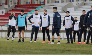 إلغاء تربص تيكجدة: آمال العلمة في رحلة البحث عن مدرب