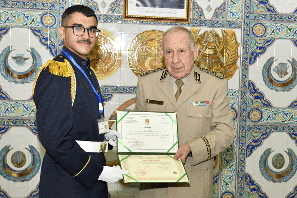 الفريق أول شنقريحة يكرّم أشبال الأمة المتفوّقين ويؤكد: قيادة الجيش تولي رعاية خاصة لمدارس أشبال الأمة 
