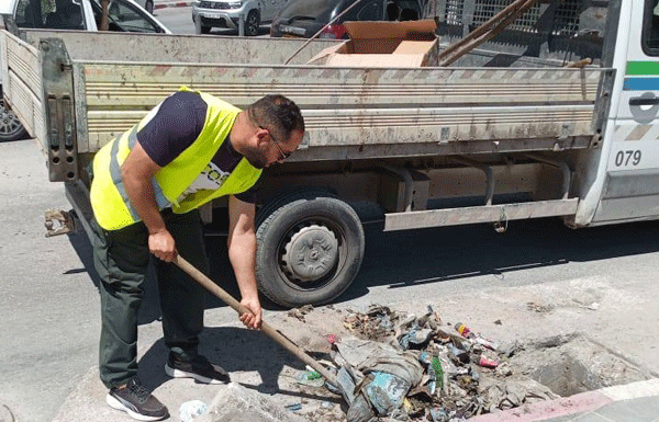 تزامنا مع عمليات تنظيف مختلفة: 