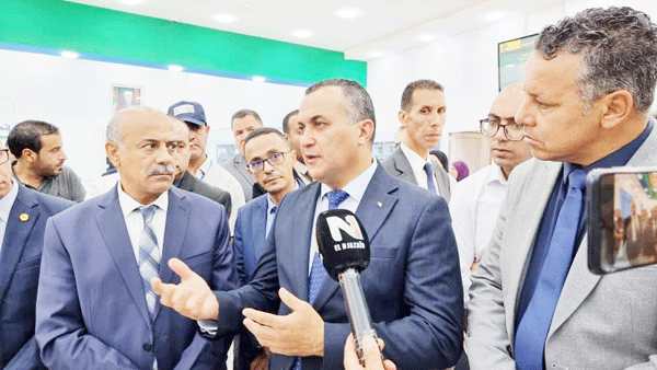 وزير البريد سيد علي زروقي من البيض: تعليمات صارمة لمتعاملي الهاتف النقال لربط محاور الطرقات بشبكة الهاتف