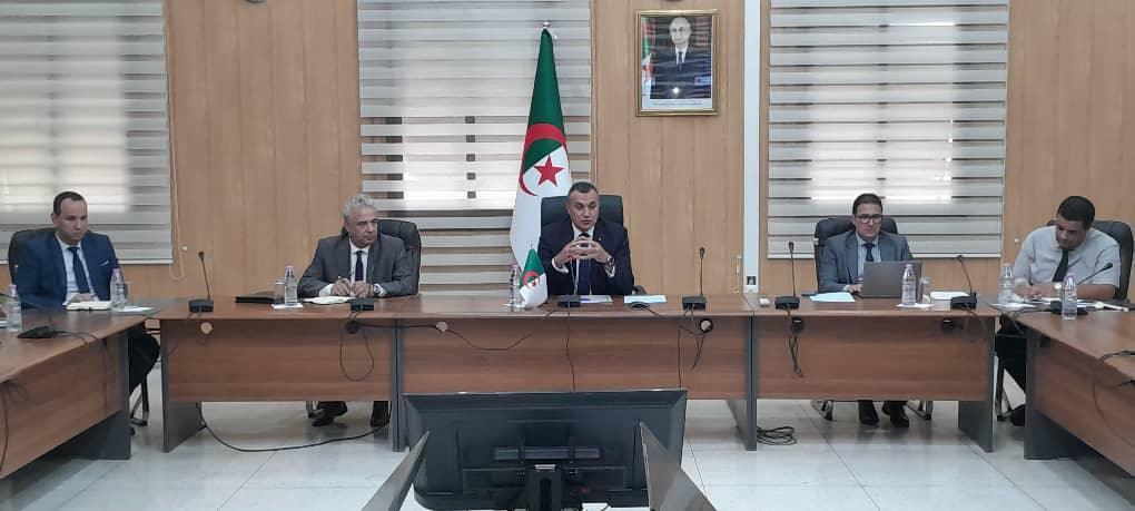 زروقي يشدد على استكمال تغطية محاور الطرق الوطنية بال شبكات الهاتف النقال قبل نهاية السنة