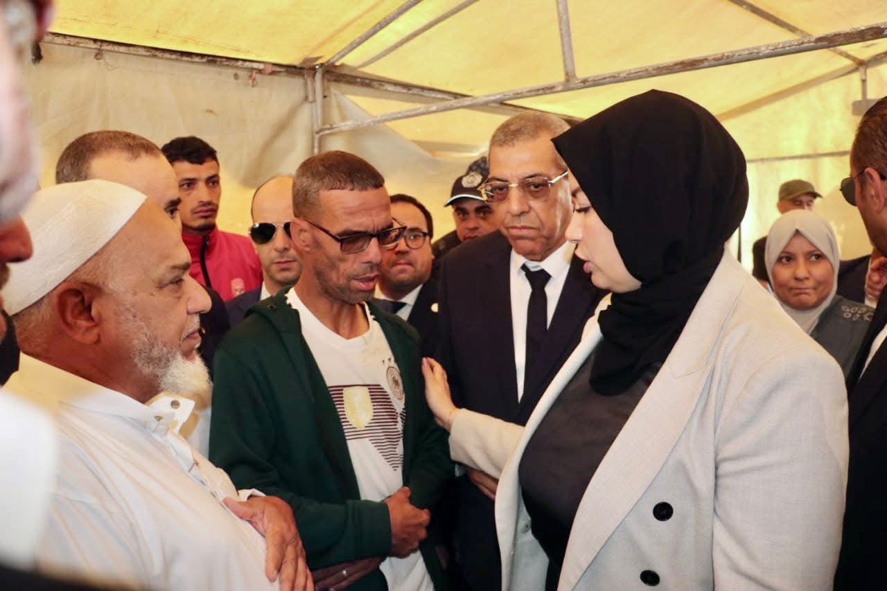مولوجي تقدم واجب العزاء لضحايا الفيضانات الأخيرة بالمسيلة