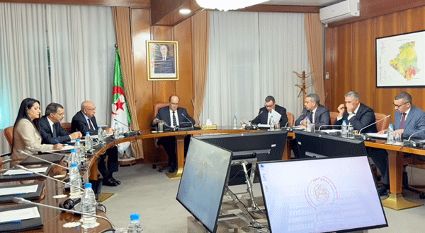 في اجتماع ترأسه الوزير الأول لاستعراض تحضيرات الدخول المدرسي: الوقوف على مختلف التدابير المتخذة تنفيذا لتوجيهات رئيس الجمهورية