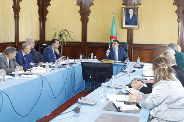 وزير الــري يؤكد على ضرورة الالتزام بآجال إنجاز المشاريع: الحـــرص على تحسين الخــدمة العمومية للــمياه 